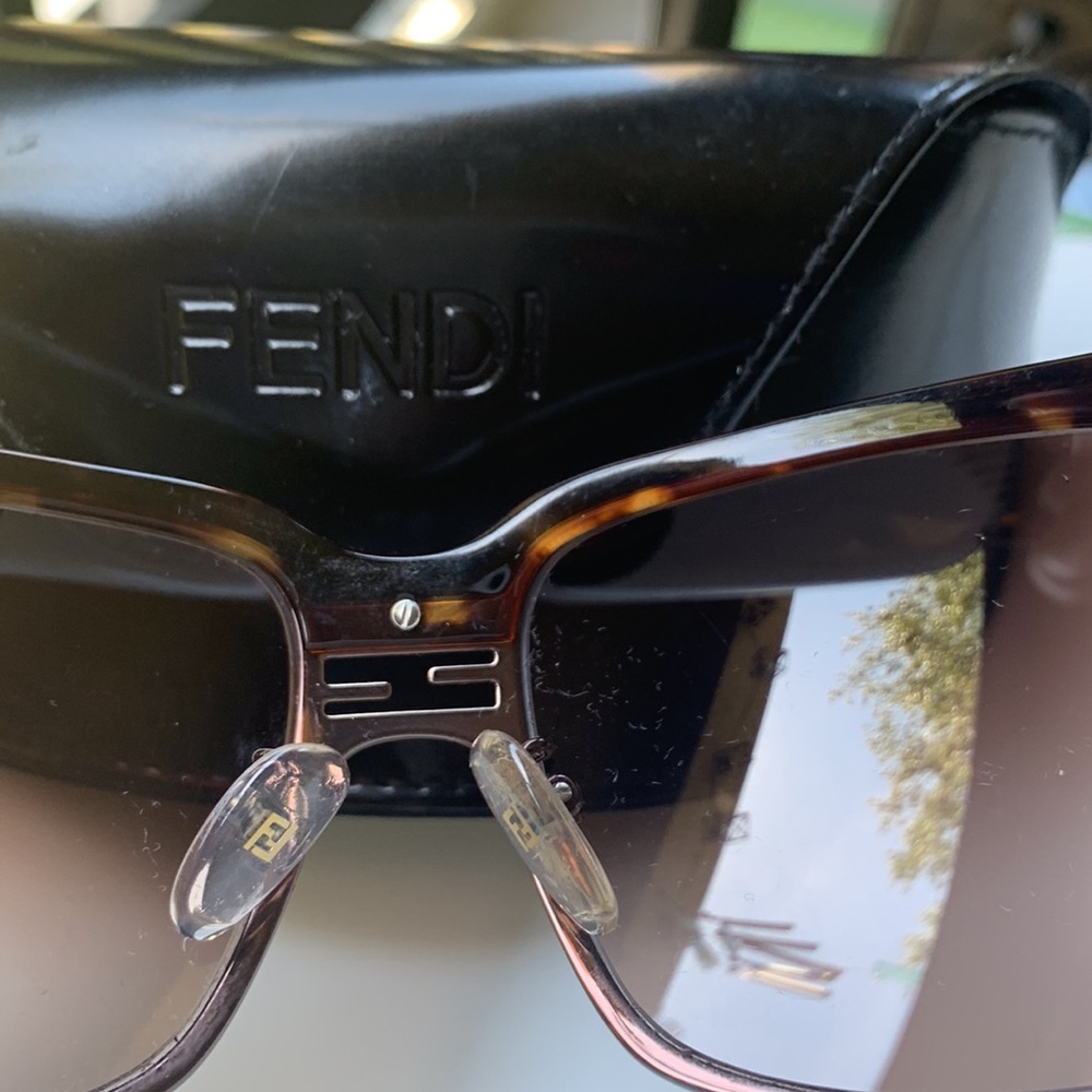 FENDI vintage tortoise sunglasses - Picture 6 of 7